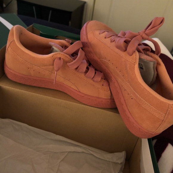 Suede Pumas - Picture 2 of 4